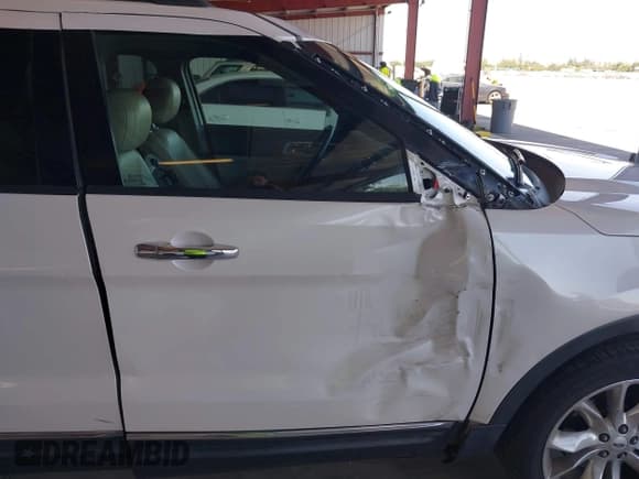 ✅ 2013 Ford Explorer XLT • VIN: 1FM5K7D81DGA93578 • Lot: 42380060. Wystawiony na IAAI z przebiegiem 252 399 mil. Bezpłatny archiwum sprzedaży aukcyjnych z USA i szczegółowy raport historii pojazdu na DreamBid. Zdjęcie 6.