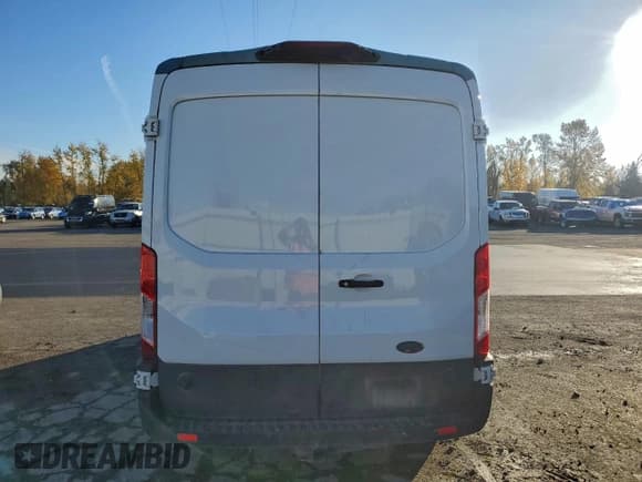 ✅ 2022 Ford Transit Cargo • VIN: 1FTBR1C83NKA66351 • Lot: 90887825. Listed on Copart with 35,175 mi. Free auction sales archive from the USA and detailed vehicle history report at DreamBid. Image 6.