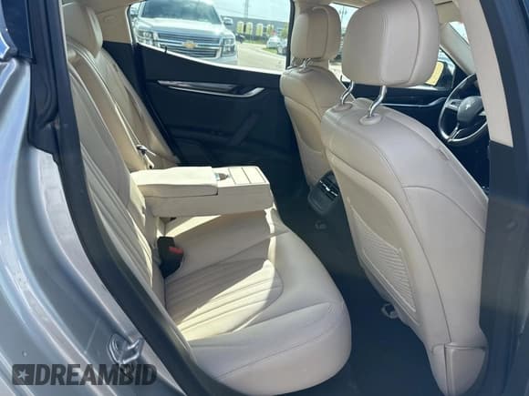 ✅ 2017 Maserati Ghibli S • VIN: ZAM57RSA6H1217209 • Lot: 80268155. Wystawiony na Copart z przebiegiem 51 099 mil. Bezpłatny archiwum sprzedaży aukcyjnych z USA i szczegółowy raport historii pojazdu na DreamBid. Zdjęcie 6.