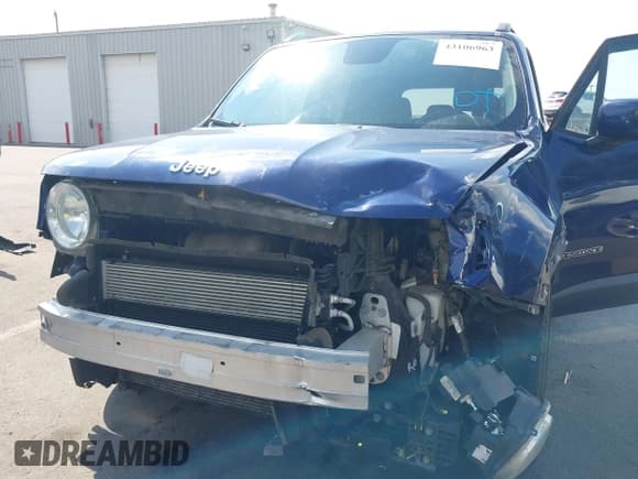 ✅ 2017 Jeep Renegade Latitude • VIN: ZACCJABB8HPE80681 • Lot: 43106963. Wystawiony na IAAI z przebiegiem 137 553 mil. Bezpłatny archiwum sprzedaży aukcyjnych z USA i szczegółowy raport historii pojazdu na DreamBid. Zdjęcie 6.