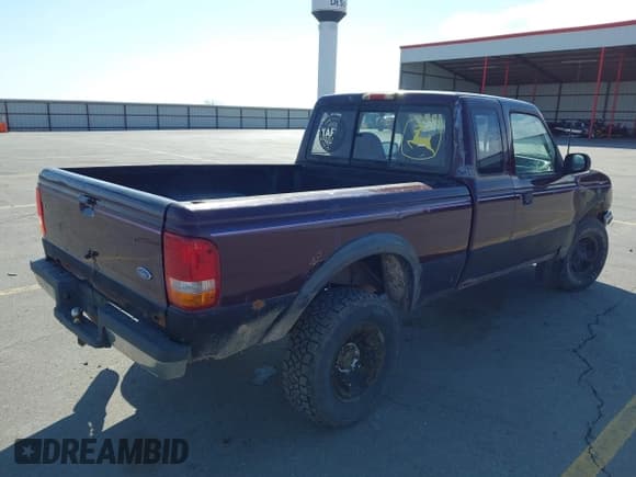 ✅ 1994 Ford Ranger Splash • VIN: 1FTCR15X3RPC11809 • Lot: 41878268. Wystawiony na IAAI z przebiegiem 252 657 mil. Bezpłatny archiwum sprzedaży aukcyjnych z USA i szczegółowy raport historii pojazdu na DreamBid. Zdjęcie 4.