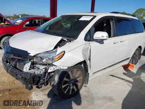 ✅ 2018 Toyota Sienna XLE • VIN: 5TDYZ3DC2JS954794 • Lot: 43708169. Listed on IAAI with 50,152 mi. Free auction sales archive from the USA and detailed vehicle history report at DreamBid. Image 2.