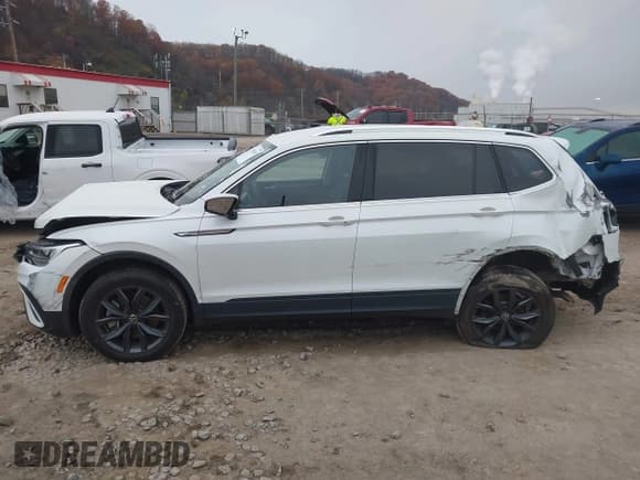 ✅ 2023 Volkswagen Tiguan SE • VIN: 3VV2B7AX0PM019809 • Лот: 43694567. Опубликован ранее на IAAI с пробегом 21 500 миль. Бесплатный доступ к архиву аукционных продаж из США и подробный отчёт об истории автомобиля на DreamBid. Изображение 14.