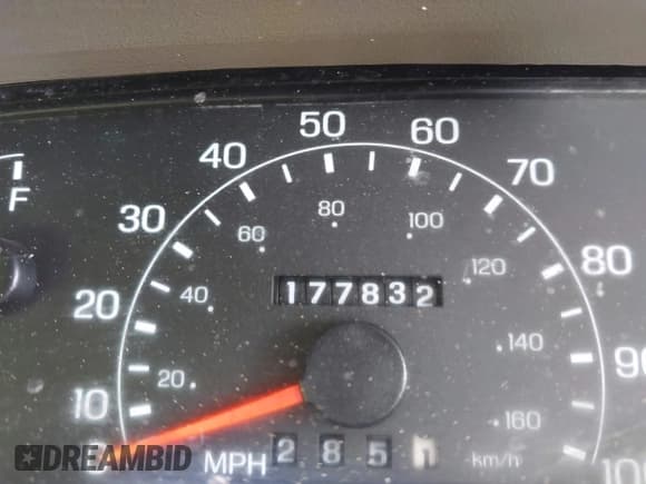 ✅ 2001 Ford F-350 XL • VIN: 1FTSW31S31EC85600 • Lot: 41920428. Listed on IAAI with 177,832 mi. Free auction sales archive from the USA and detailed vehicle history report at DreamBid. Image 15.