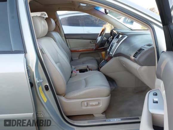 ✅ 2004 Lexus RX 330 • VIN: JTJGA31U140015687 • Lot: 43866460. Listed on IAAI with 185,797 mi. Free auction sales archive from the USA and detailed vehicle history report at DreamBid. Image 5.