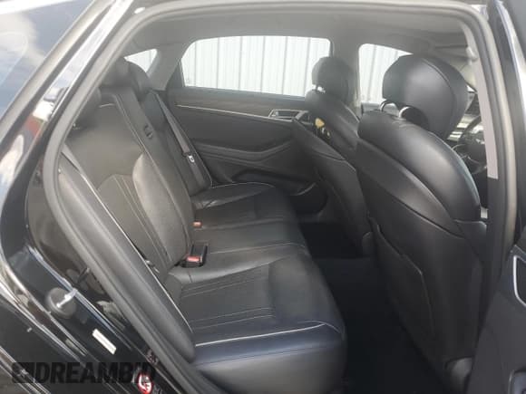 ✅ 2015 Hyundai Genesis 5.0L • VIN: KMHGN4JF3FU027216 • Lot: 79421604. Wystawiony na Copart z przebiegiem 146 664 mil. Bezpłatny archiwum sprzedaży aukcyjnych z USA i szczegółowy raport historii pojazdu na DreamBid. Zdjęcie 10.