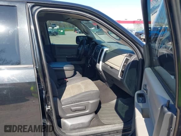 ✅ 2009 Dodge 1500 Laramie • VIN: 1D3HV13T09S758249 • Lot: 41923451. Wystawiony na IAAI z przebiegiem 238 116 mil. Bezpłatny archiwum sprzedaży aukcyjnych z USA i szczegółowy raport historii pojazdu na DreamBid. Zdjęcie 5.