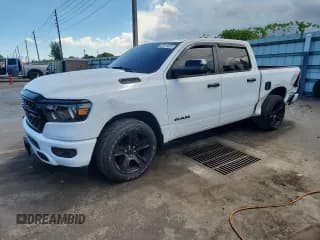 ✅ 2023 Ram 1500 Big Horn • VIN: 1C6RREFG4PN608266 • Lot: 69124525. Wystawiony na Copart z przebiegiem 96 646 mil. Bezpłatny archiwum sprzedaży aukcyjnych z USA i szczegółowy raport historii pojazdu na DreamBid. Zdjęcie 1.