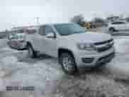 2020 Chevrolet Colorado 4WD Work Truck z VIN 1GCHTBEN0L1206217, wystawiony jako IAAI lot #41446311 z przebiegiem 44 711 mil mil oraz . Historia ofert i sprzedaży dostępna na DreamBid. Obrazek 1.