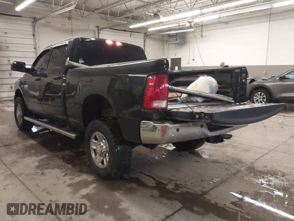 ✅ 2018 Ram 2500 Tradesman • VIN: 3C6UR5CJ3JG121229 • Лот: 41679189. Опубликован ранее на IAAI с пробегом 95 956 миль. Бесплатный доступ к архиву аукционных продаж из США и подробный отчёт об истории автомобиля на DreamBid. Изображение 3.