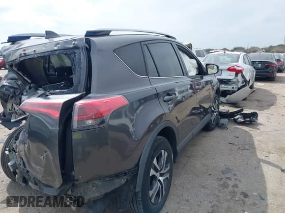 ✅ 2017 Toyota RAV4 LE • VIN: JTMZFREV4HJ123708 • Lot: 41691570. Wystawiony na IAAI z przebiegiem 150 489 mil. Bezpłatny archiwum sprzedaży aukcyjnych z USA i szczegółowy raport historii pojazdu na DreamBid. Zdjęcie 4.