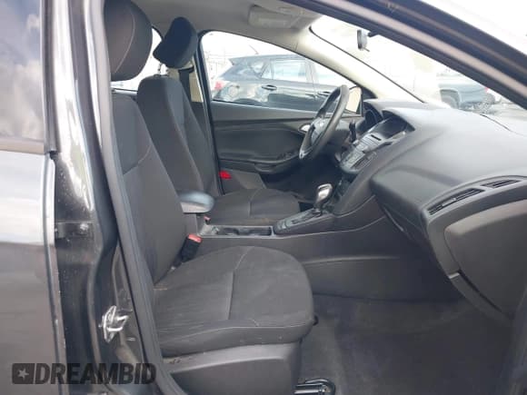 ✅ 2015 Ford Focus SE • VIN: 1FADP3F25FL221873 • Lot: 43772469. Wystawiony na IAAI z przebiegiem 164 314 mil. Bezpłatny archiwum sprzedaży aukcyjnych z USA i szczegółowy raport historii pojazdu na DreamBid. Zdjęcie 5.