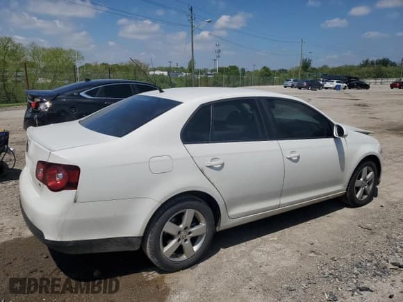 ✅ 2010 Volkswagen Jetta Limited Edition • VIN: 3VWAZ7AJ5AM116445 • Lot: 55918355. Wystawiony na Copart z przebiegiem 155 659 mil. Bezpłatny archiwum sprzedaży aukcyjnych z USA i szczegółowy raport historii pojazdu na DreamBid. Zdjęcie 3.