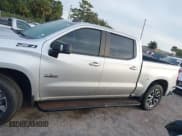 ✅ 2020 Chevrolet Silverado 1500 RST • VIN: 3GCUYEED9LG398957 • Lot: 40698196. Wystawiony na IAAI z przebiegiem 17 043 mil. Bezpłatny archiwum sprzedaży aukcyjnych z USA i szczegółowy raport historii pojazdu na DreamBid. Zdjęcie 14.