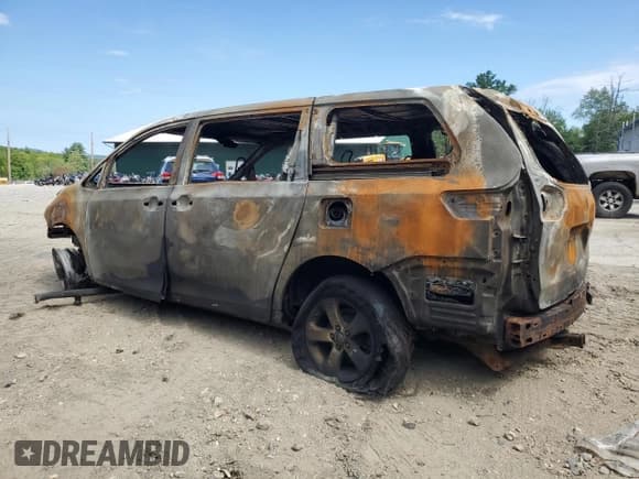 ✅ 2011 Toyota Sienna • VIN: 5TDZK3DC2BS043780 • Lot: 68895105. Wystawiony na Copart z przebiegiem Nie podano. Bezpłatny archiwum sprzedaży aukcyjnych z USA i szczegółowy raport historii pojazdu na DreamBid. Zdjęcie 2.