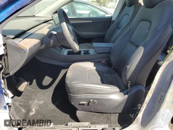 ✅ 2024 Tesla Model Y • VIN: 7SAYGDED2RF105318 • Lot: 68761365. Wystawiony na Copart z przebiegiem 11 646 mil. Bezpłatny archiwum sprzedaży aukcyjnych z USA i szczegółowy raport historii pojazdu na DreamBid. Zdjęcie 7.