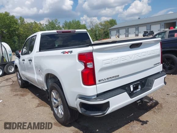 ✅ 2022 Chevrolet Silverado 1500 Custom • VIN: 1GCRYBEK3NZ216272 • Lot: 42926633. Wystawiony na IAAI z przebiegiem 112 725 mil. Bezpłatny archiwum sprzedaży aukcyjnych z USA i szczegółowy raport historii pojazdu na DreamBid. Zdjęcie 3.
