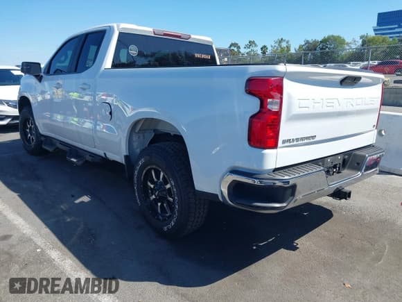 ✅ 2020 Chevrolet Silverado 1500 LT • VIN: 1GCRWCEDXLZ341683 • Lot: 43184472. Wystawiony na IAAI z przebiegiem 52 810 mil. Bezpłatny archiwum sprzedaży aukcyjnych z USA i szczegółowy raport historii pojazdu na DreamBid. Zdjęcie 3.