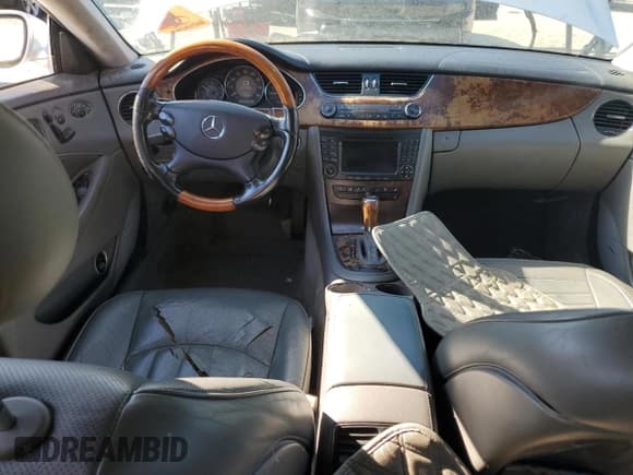 ✅ 2006 Mercedes-Benz CLS 500 • VIN: WDDDJ75X96A015604 • Лот: 93654165. Опубликован ранее на Copart с пробегом 190 567 миль. Бесплатный доступ к архиву аукционных продаж из США и подробный отчёт об истории автомобиля на DreamBid. Изображение 4.