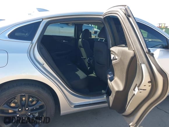 ✅ 2017 Chevrolet Malibu LT • VIN: 1G1ZE5ST6HF185430 • Lot: 43454647. Listed on IAAI with 142,082 mi. Free auction sales archive from the USA and detailed vehicle history report at DreamBid. Image 8.