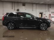 ✅ 2022 Volvo XC90 Momentum • VIN: YV4A221KXN1852946 • Lot: 43126356. Wystawiony na IAAI z przebiegiem 34 374 mil. Bezpłatny archiwum sprzedaży aukcyjnych z USA i szczegółowy raport historii pojazdu na DreamBid. Zdjęcie 14.