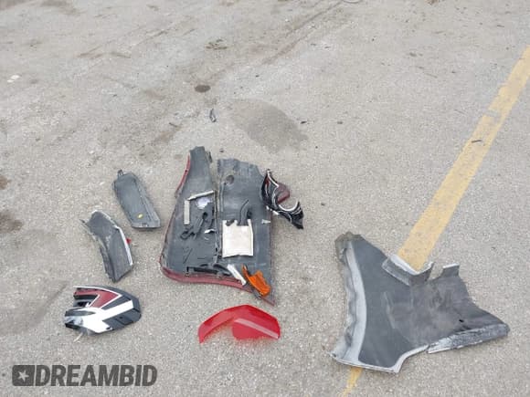 ✅ 2016 Chevrolet Impala LT • VIN: 2G1105SA8G9166864 • Lot: 43426153. Wystawiony na IAAI z przebiegiem 159 072 mil. Bezpłatny archiwum sprzedaży aukcyjnych z USA i szczegółowy raport historii pojazdu na DreamBid. Zdjęcie 12.