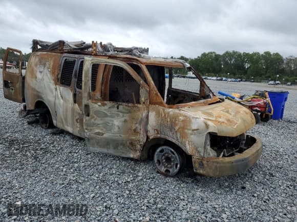 ✅ 2020 Chevrolet Express Cargo • VIN: 1GCWGAFP8L1254196 • Lot: 84562025. Wystawiony na Copart z przebiegiem Nie podano. Bezpłatny archiwum sprzedaży aukcyjnych z USA i szczegółowy raport historii pojazdu na DreamBid. Zdjęcie 4.