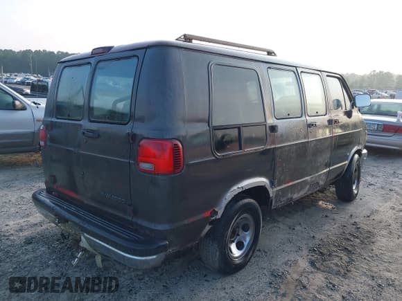 ✅ 1997 Dodge Cargo • VIN: 2B6HB21X9VK515657 • Lot: 43013557. Listed on IAAI with 199,198 mi. Free auction sales archive from the USA and detailed vehicle history report at DreamBid. Image 4.