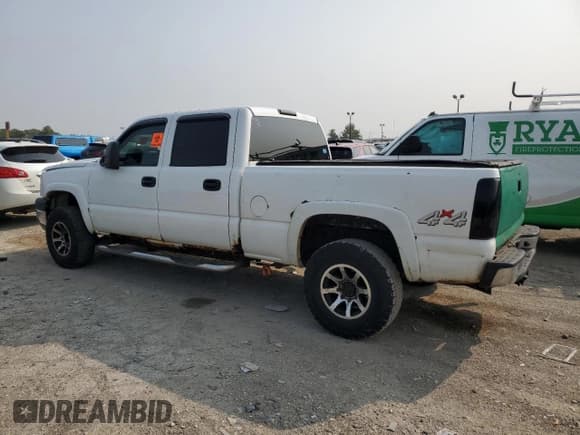 ✅ 2006 Chevrolet Silverado 2500HD LT3 • VIN: 1GCHK232X6F110873 • Lot: 86475445. Wystawiony na Copart z przebiegiem 226 349 mil. Bezpłatny archiwum sprzedaży aukcyjnych z USA i szczegółowy raport historii pojazdu na DreamBid. Zdjęcie 2.