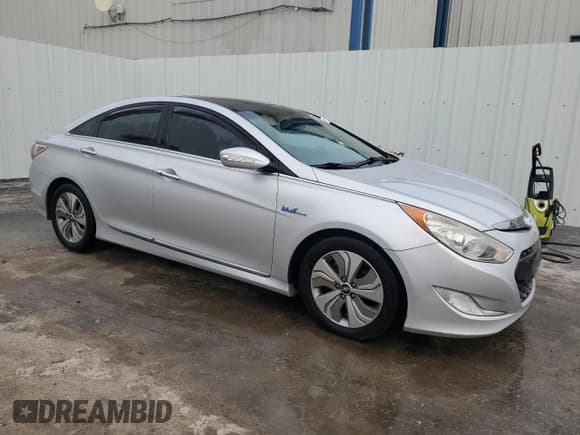 ✅ 2014 Hyundai Sonata Limited • VIN: KMHEC4A4XEA103770 • Lot: 71178584. Listed on Copart with 106,890 mi. Free auction sales archive from the USA and detailed vehicle history report at DreamBid. Image 4.
