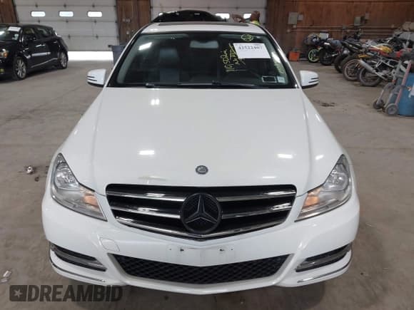 ✅ 2013 Mercedes-Benz C 300 Sport • VIN: WDDGF8AB3DA859410 • Lot: 42522407. Wystawiony na IAAI z przebiegiem 110 502 mil. Bezpłatny archiwum sprzedaży aukcyjnych z USA i szczegółowy raport historii pojazdu na DreamBid. Zdjęcie 12.