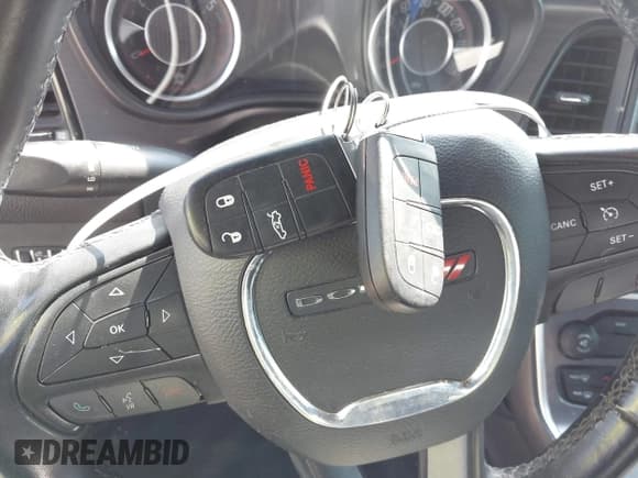 ✅ 2015 Dodge Challenger R/T • VIN: 2C3CDZAT6FH865448 • Lot: 43256236. Wystawiony na IAAI z przebiegiem 216 862 mil. Bezpłatny archiwum sprzedaży aukcyjnych z USA i szczegółowy raport historii pojazdu na DreamBid. Zdjęcie 11.