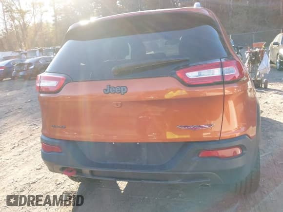 ✅ 2016 Jeep Cherokee Trailhawk • VIN: 1C4PJMBS5GW123544 • Lot: 43752659. Listed on IAAI with Not provided. Free auction sales archive from the USA and detailed vehicle history report at DreamBid. Image 17.