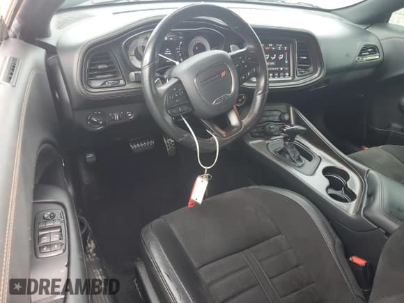 ✅ 2020 Dodge Challenger R/T 50th Anniversary • VIN: 2C3CDZBT0LH190934 • Lot: 67070855. Wystawiony na Copart z przebiegiem 70 206 mil. Bezpłatny archiwum sprzedaży aukcyjnych z USA i szczegółowy raport historii pojazdu na DreamBid. Zdjęcie 8.