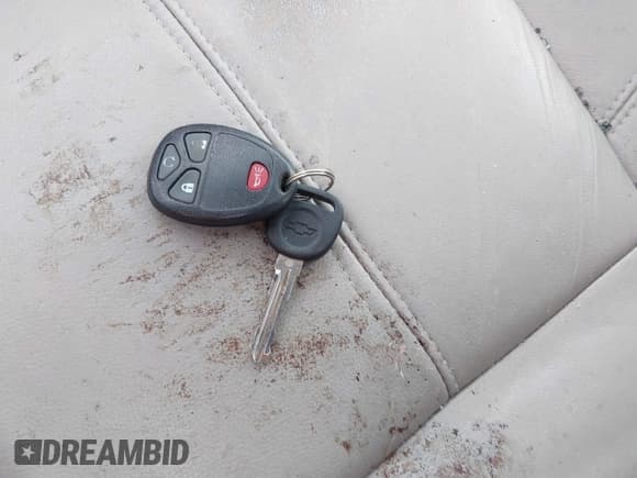 ✅ 2008 Chevrolet Silverado 1500 • VIN: 1GCEC19YX8Z293442 • Lot: 41645039. Wystawiony na IAAI z przebiegiem 128 008 mil. Bezpłatny archiwum sprzedaży aukcyjnych z USA i szczegółowy raport historii pojazdu na DreamBid. Zdjęcie 11.