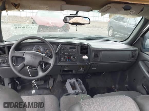 2004 Chevrolet Silverado 1500 Work Truck z VIN 1GCEC14X44Z335614, wystawiony jako IAAI lot #41428046 z przebiegiem 201 735 mil mil oraz . Historia ofert i sprzedaży dostępna na DreamBid. Obrazek 8.