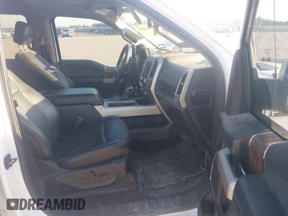 ✅ 2020 Ford F-150 XL • VIN: 1FTEW1E58LKD28452 • Lot: 43308852. Wystawiony na IAAI z przebiegiem 228 555 mil. Bezpłatny archiwum sprzedaży aukcyjnych z USA i szczegółowy raport historii pojazdu na DreamBid. Zdjęcie 5.