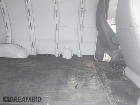 ✅ 2023 Chevrolet Express Cargo • VIN: 1GCWGAFP9P1203389 • Лот: 43331266. Опубликован ранее на IAAI с пробегом 52 485 миль. Бесплатный доступ к архиву аукционных продаж из США и подробный отчёт об истории автомобиля на DreamBid. Изображение 8.