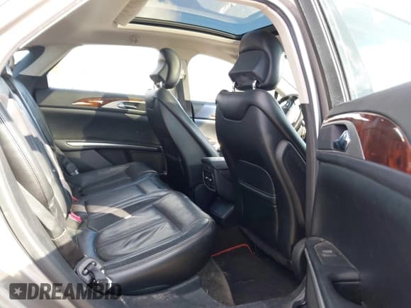 ✅ 2015 Lincoln MKZ Hybrid • VIN: 3LN6L2LU8FR619154 • Lot: 43663221. Wystawiony na IAAI z przebiegiem 291 930 mil. Bezpłatny archiwum sprzedaży aukcyjnych z USA i szczegółowy raport historii pojazdu na DreamBid. Zdjęcie 8.