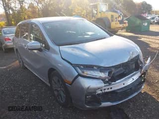 ✅ 2025 Honda Odyssey Touring • VIN: 5FNRL6H84SB020560 • Lot: 43591040. Listed on IAAI with 5,281 mi. Free auction sales archive from the USA and detailed vehicle history report at DreamBid. Image 1.