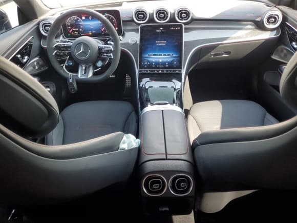 ✅ 2025 Mercedes-Benz CLE 53 AMG • VIN: W1KMJ6CB8SF061911 • Lot: 65041725. Listed on Copart with 2,534 mi. Free auction sales archive from the USA and detailed vehicle history report at DreamBid. Image 8.