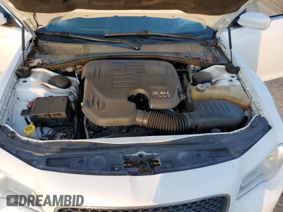 ✅ 2015 Chrysler 300 Limited • VIN: 2C3CCARG1FH854076 • Lot: 86793555. Listed on Copart with 101,741 mi. Free auction sales archive from the USA and detailed vehicle history report at DreamBid. Image 11.