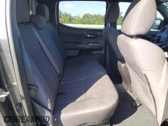 ✅ 2016 Toyota Tacoma SR • VIN: 3TMCZ5AN0GM014451 • Лот: 90663145. Опубликован ранее на Copart с пробегом 94 674 миль. Бесплатный доступ к архиву аукционных продаж из США и подробный отчёт об истории автомобиля на DreamBid. Изображение 10.