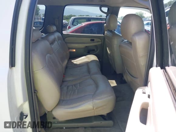 ✅ 2000 Chevrolet Suburban LS • VIN: 3GNFK16T3YG228777 • Лот: 42680181. Опубликован ранее на IAAI с пробегом 306 647 миль. Бесплатный доступ к архиву аукционных продаж из США и подробный отчёт об истории автомобиля на DreamBid. Изображение 8.