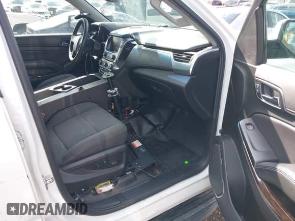 ✅ 2019 Chevrolet Tahoe Commercial • VIN: 1GNLCDEC3KR372095 • Lot: 40811106. Wystawiony na IAAI z przebiegiem 128 865 mil. Bezpłatny archiwum sprzedaży aukcyjnych z USA i szczegółowy raport historii pojazdu na DreamBid. Zdjęcie 5.