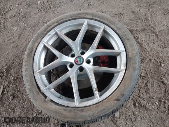 ✅ 2018 Alfa Romeo Stelvio Ti Sport • VIN: ZASFAKNNXJ7B93846 • Lot: 42212693. Wystawiony na IAAI z przebiegiem Nie podano. Bezpłatny archiwum sprzedaży aukcyjnych z USA i szczegółowy raport historii pojazdu na DreamBid. Zdjęcie 12.