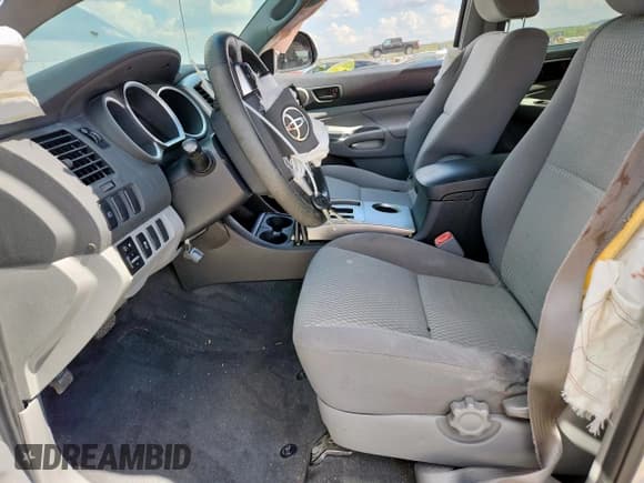 ✅ 2015 Toyota Tacoma PreRunner • VIN: 5TFJU4GN6FX086609 • Lot: 85283985. Wystawiony na Copart z przebiegiem 96 052 mil. Bezpłatny archiwum sprzedaży aukcyjnych z USA i szczegółowy raport historii pojazdu na DreamBid. Zdjęcie 7.