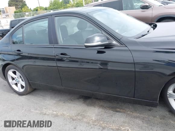 ✅ 2013 BMW 3 Series 328i • VIN: WBA3C1G50DNR45449 • Lot: 42652228. Wystawiony na IAAI z przebiegiem 157 126 mil. Bezpłatny archiwum sprzedaży aukcyjnych z USA i szczegółowy raport historii pojazdu na DreamBid. Zdjęcie 13.