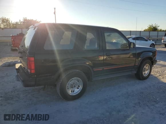 ✅ 1994 Ford Explorer Eddie Bauer • VIN: 1FMCU22X6RUE44203 • Lot: 73151164. Wystawiony na Copart z przebiegiem 130 777 mil. Bezpłatny archiwum sprzedaży aukcyjnych z USA i szczegółowy raport historii pojazdu na DreamBid. Zdjęcie 3.