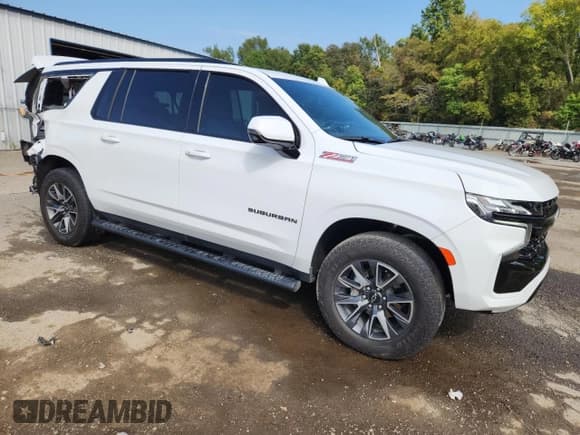 ✅ 2024 Chevrolet Suburban Z71 • VIN: 1GNSKDKD9RR204158 • Lot: 86506835. Wystawiony na Copart z przebiegiem 27 449 mil. Bezpłatny archiwum sprzedaży aukcyjnych z USA i szczegółowy raport historii pojazdu na DreamBid. Zdjęcie 4.